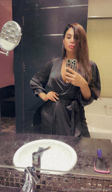 biancapetrovickyoficial porno fotos