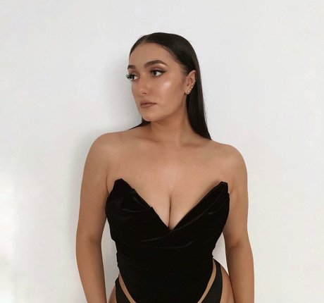 Sammie Warren sexy top bilder