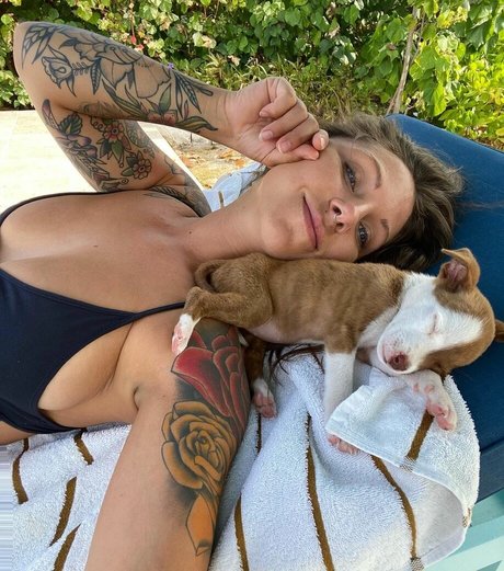 Christine Cote erotische akt bilder