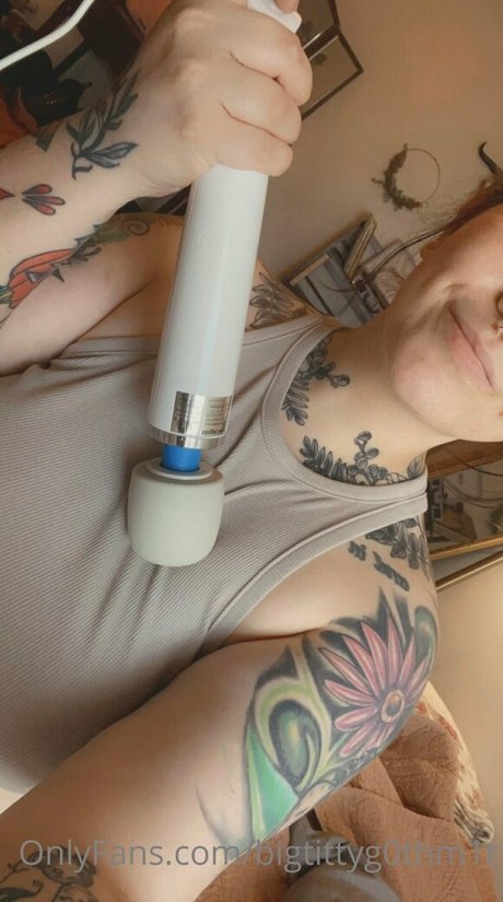bigtittyg0thm1r perfekte kostenlose foto