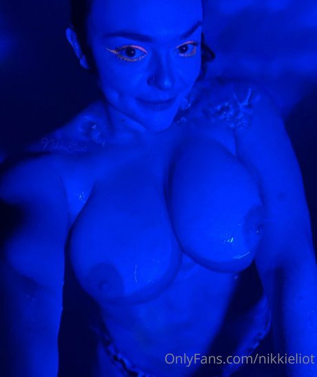 Nikki Eliot estrella porno adulto fotos