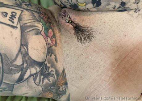 Ariane Saint Amour actriz desnuda imagen