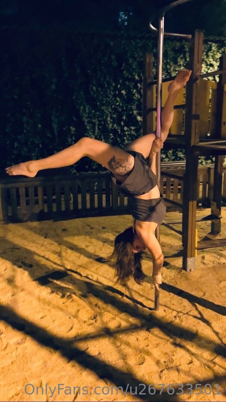 Eleannor modelo desnudo imágenes