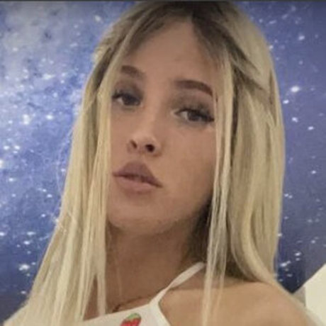 blush mikki arte modelo galerías