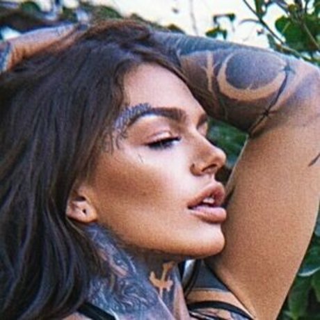 Avidekielle modelo adulto galerías