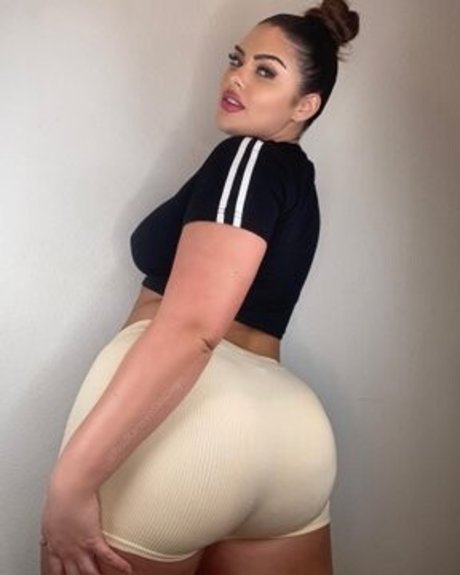 Karmyn Sandiego estrella hermosa foto