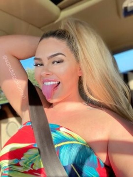 Karmyn Sandiego estrella porno xxx foto