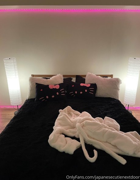 Japanese Cutie Next Door estrella porno del sexo galería