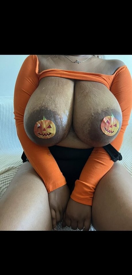 billiondollarboobs modelo hermosa foto