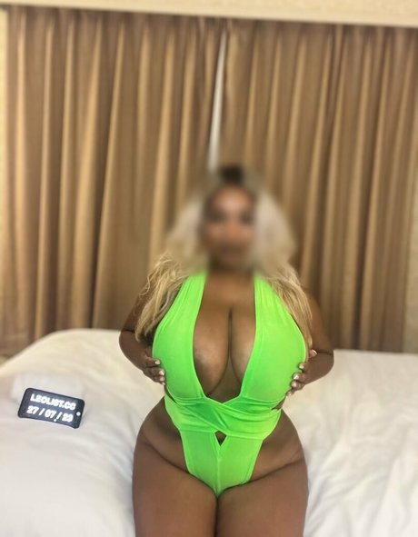 billiondollarboobs modelo porno galería