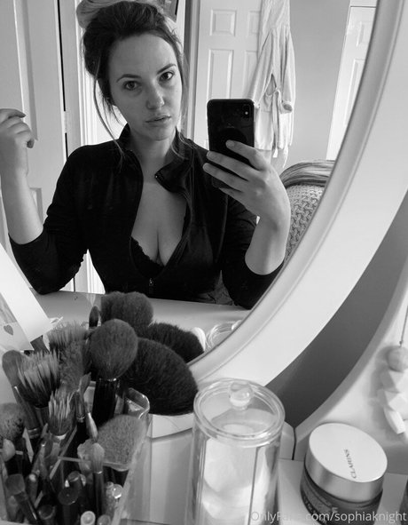 Sophia Knight modelo adulto imágenes