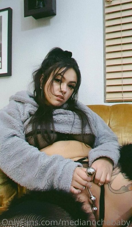 medianochebaby modelo caliente galería