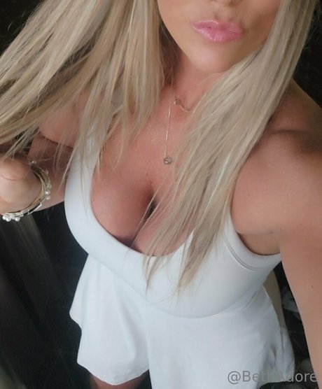 BethAdore desnudos de modelos foto