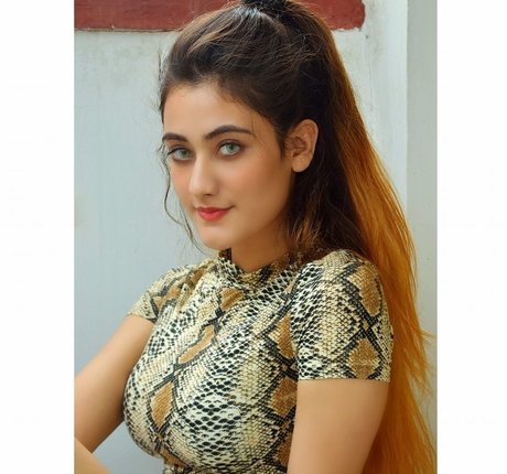 Nidhi Maheshwari estrella del sexo archivo