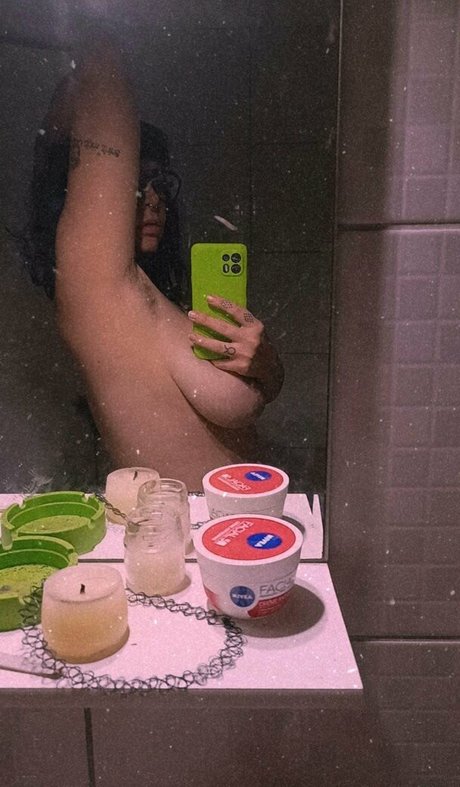 Non4megal actriz adulta imágenes