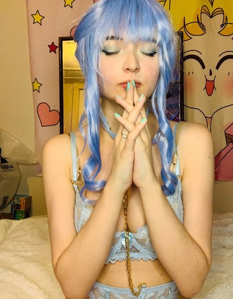 Ryntai modelo desnudo imágenes