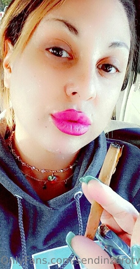 sendinzerotwo desnudos estrella imágenes