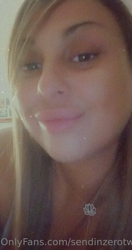 sendinzerotwo modelo desnuda archivo