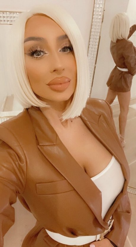 pantalones cortos onlyfans erótico galería