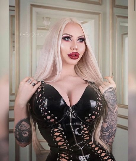 Jessie Jensen estrella porno atractiva imágenes