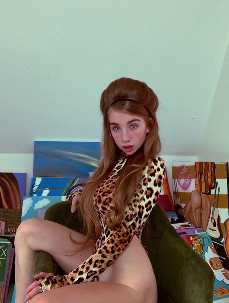 CoconutKitty modelo desnuda imagen