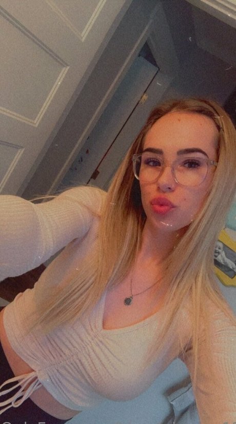 Ashley Higginson actriz desnuda imágenes