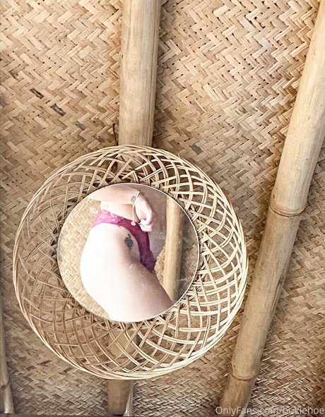 hukiehoe modelo desnuda imagen