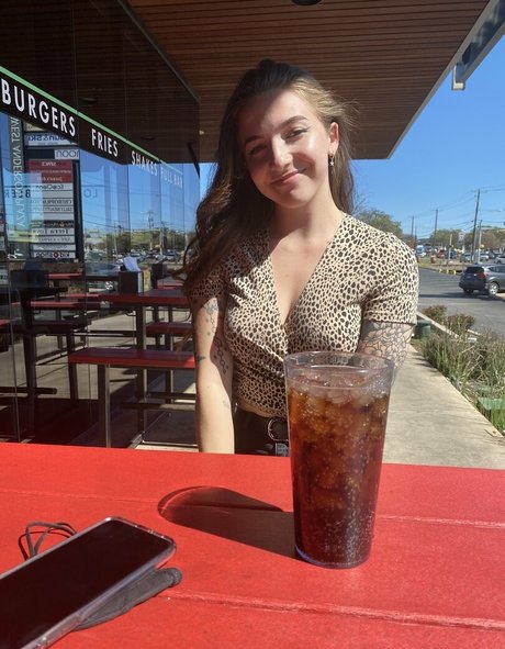 ravengonewildfree hermosa modelo imágenes