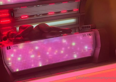 trío en la piscina onlyfans caliente erótico galería