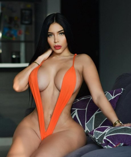 EnnidWong desnudos estrella imagen