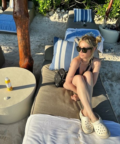 Alison Wonderland estrella porno bonita foto