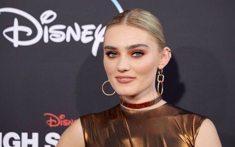 Meg Donnelly desnudos de estrellas recopilación