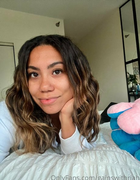 gainswithriah modelo libre imágenes