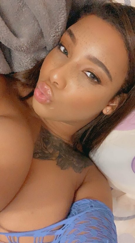 raynellemariah estrella foto