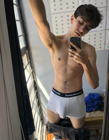 brunosaints_ modelo exclusivo galerías