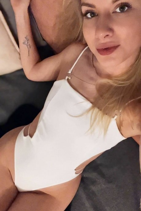 Irawhatsmyname24 buen modelo foto