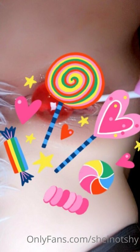 shelnotshy estrella porno foto