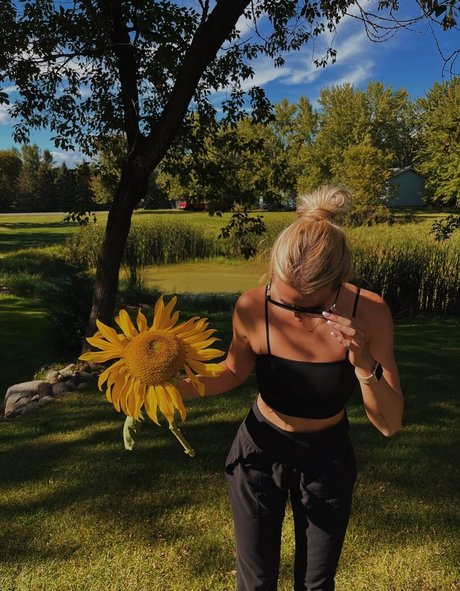 Jakki Farmer modelo caliente foto