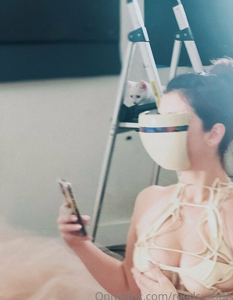 Reedsuicide estrella adulta galería