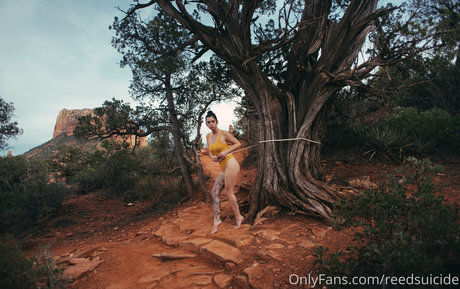 Reedsuicide modelo xxx galerías