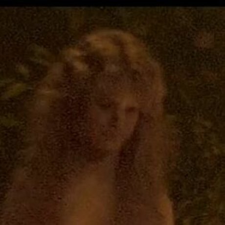 Jennifer Jason Leigh estrella del arte galería