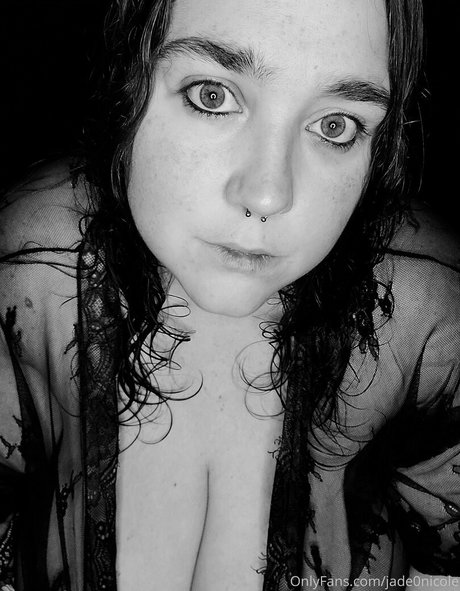 jade0nicole modelo pornografico imagen