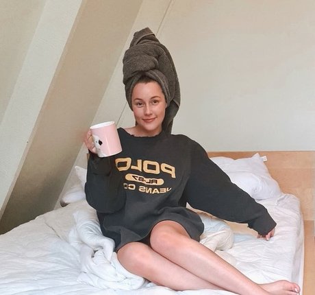 Elizabeth Height bonita modelo galería