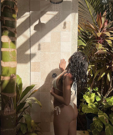 Alessya Farrugia desnudos de modelos galería