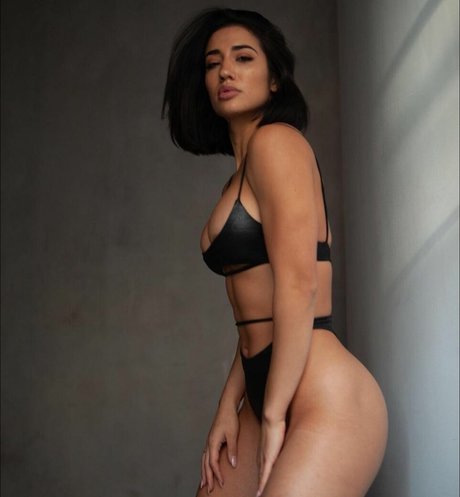 Alicia Arrietta modelo desnudos imágenes