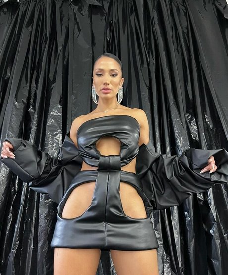 Alicia Arrietta modelo desnuda galería