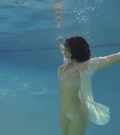 Lydia Ren estrella atractiva imagen