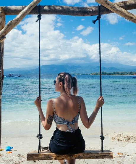 Karen Bachini modelo desnudos imagen