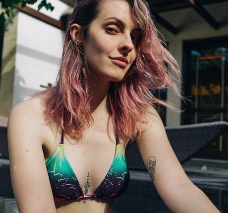 Karen Bachini modelo pornografico galerías