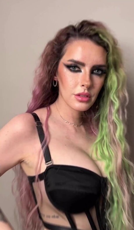 Karen Bachini modelo superior recopilación